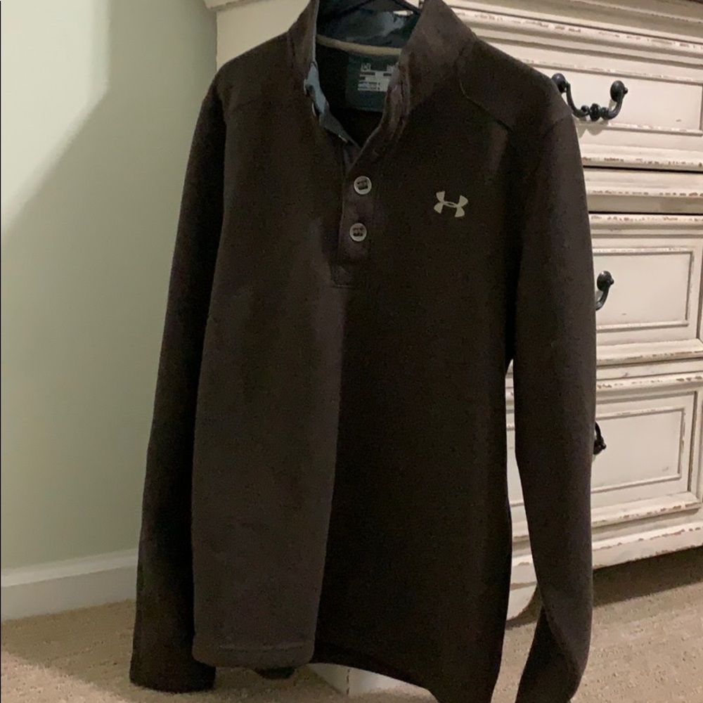 UA pullover